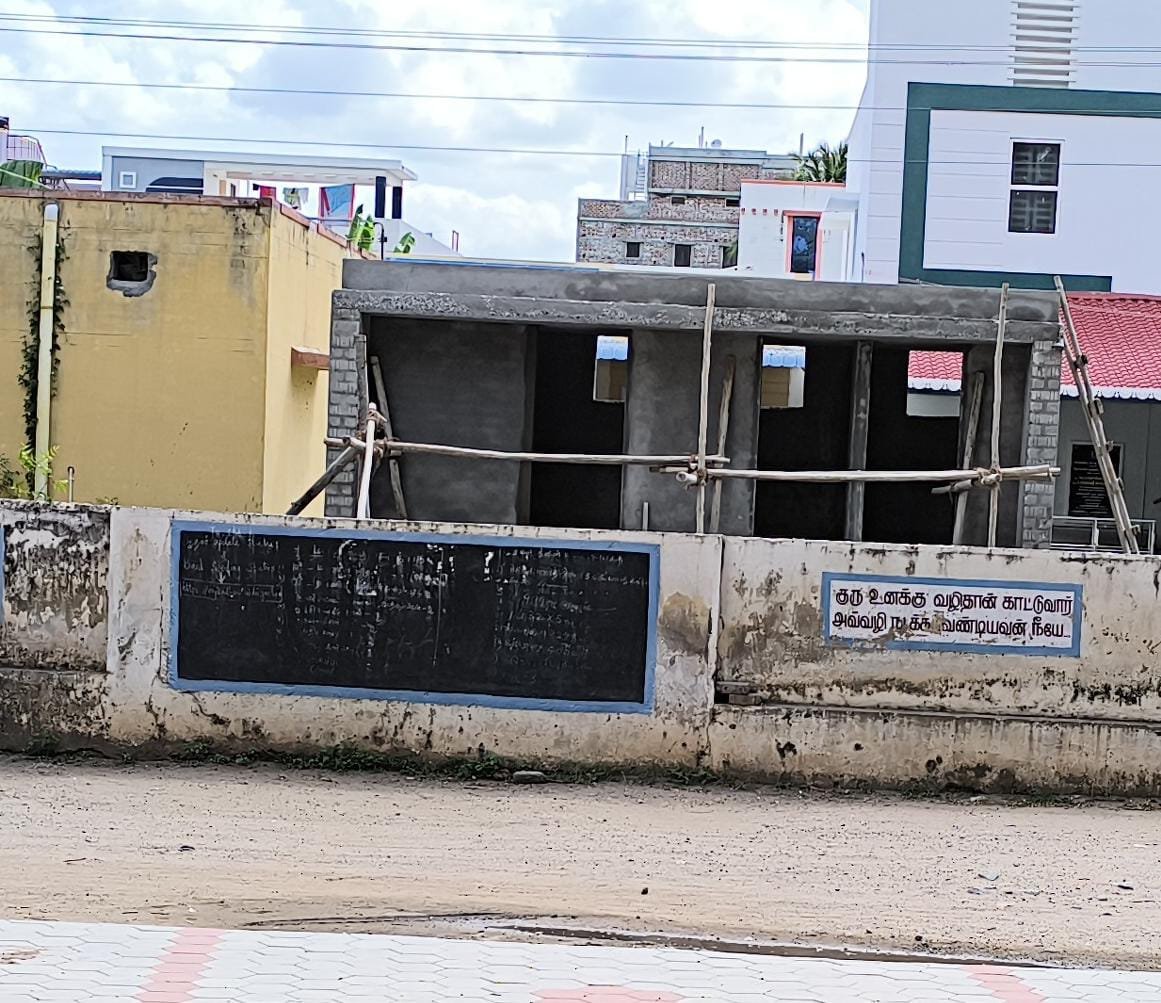 கழிவறை எந்த பகுதியில் இருக்க வேண்டும் என்பதுகூட தெரியாதா?