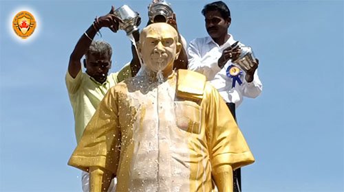 பொன்னேரியில் காமராஜர் வெண்கல திருவுருவ சிலைக்கு பாலபிஷேகம்