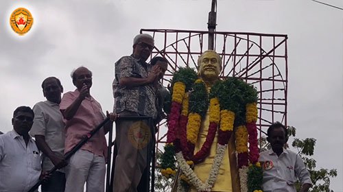 மதுரையில் நடிகர் திலகம் சிவாஜி கணேசன் சிலைக்கு மாலை அணிவித்து நினைவஞ்சலி