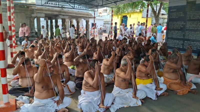 காஞ்சிபுரத்தில் ஆவணி அவிட்டத்தை ஒட்டி பூணூல் அணிவிக்கும் விழா