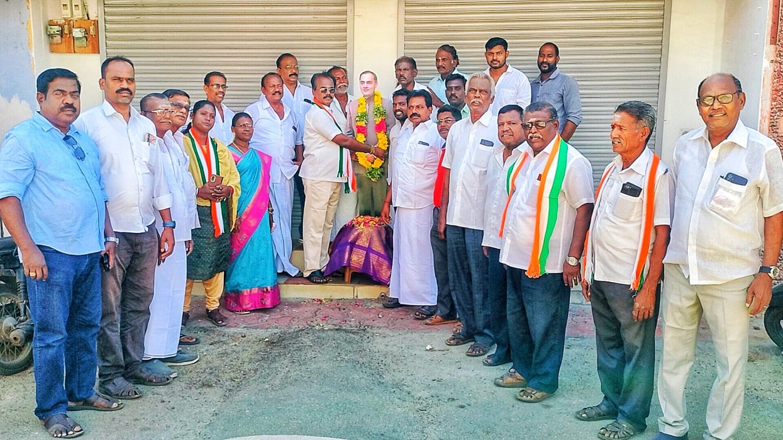 ராஜீவ் காந்தி பிறந்த நாள் விழா: தூத்துக்குடி மாவட்ட காங்கிரசார் கொண்டாட்டம்