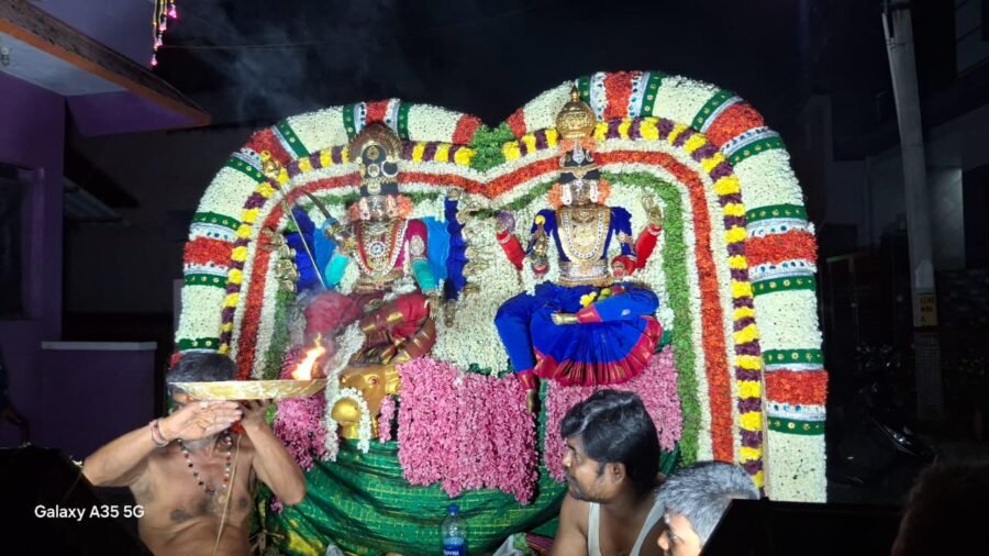 காஞ்சிபுரம் ஸ்ரீபடவேட்டம்மன் ஸ்ரீசுந்தரி அம்மன் மகிஷாசுரமர்த்தினி அலங்காரத்தில் வீதி உலா