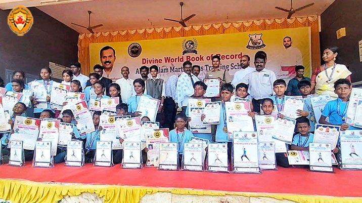 தூத்துக்குடி: 300 மாணவர்கள் சிலம்பம் சுற்றி டிவைன் உலக சாதனை