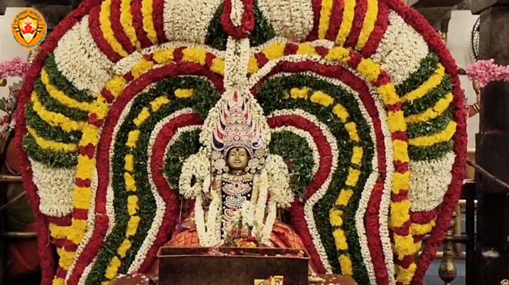 புஷ்ப அலங்காரத்தில் எழுந்தருளிய புன்னைநல்லூர் அருள்மிகு ஸ்ரீ மாரியம்மன்