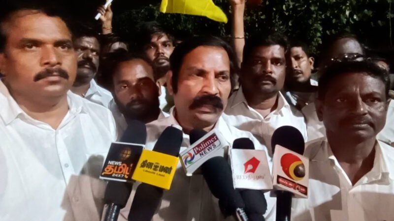 நல்லூர் சுங்கச்சாவடியை முற்றுகையிட்ட பாமகவினர்: