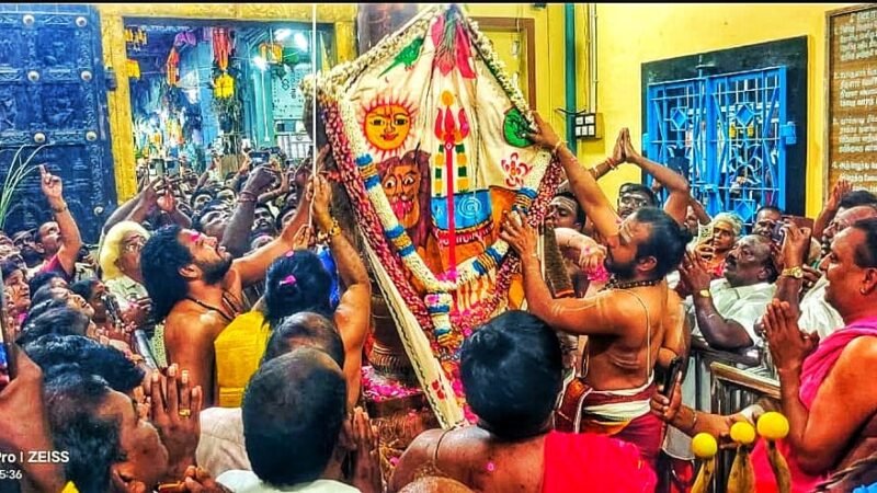குலசேகரன்பட்டினம் தசரா திருவிழா கொடியேற்றத்துடன் தொடக்கம்