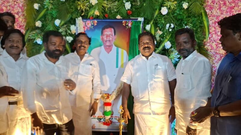காஞ்சிபுரத்தில் காங்கிரஸ் மாநகர பொதுச் செயலாளரும் முன்னாள் கவுன்சிலருமான முனுசாமி படத்திறப்பு விழா