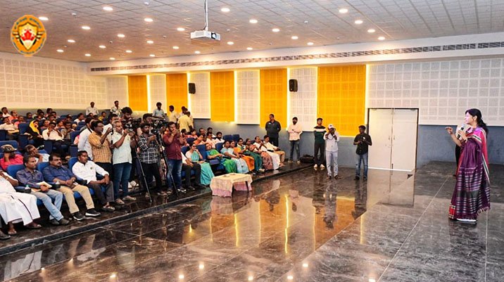 கலைஞர் கருணாநிதி ஒரு ‘AI’ – கனிமொழிMP பெருமிதம்