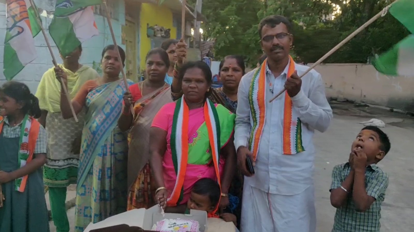 மதுரையில் மகிளா காங்கிரஸ் நிறுவன நாள் கொண்டாட்டம்