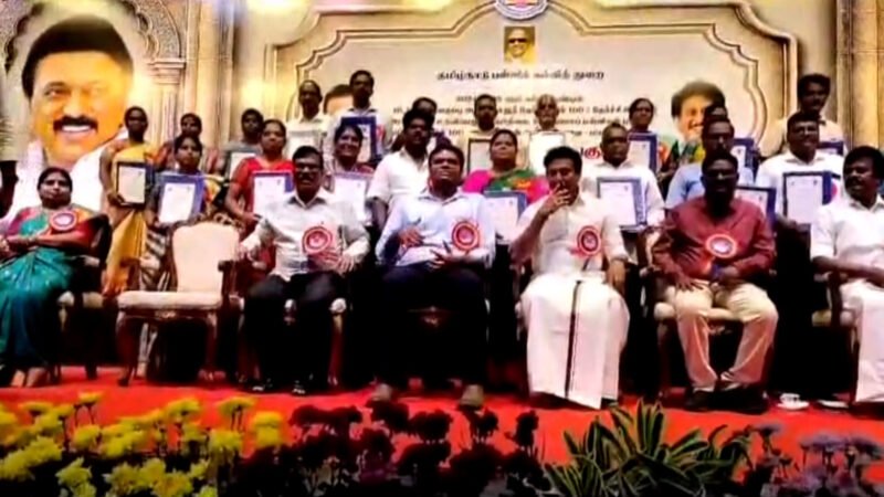 அரசு தேர்வில் 100% தேர்ச்சி பெற்ற பள்ளிகளுக்கு திருச்சியில் விருது வழங்கும் நிகழ்ச்சி