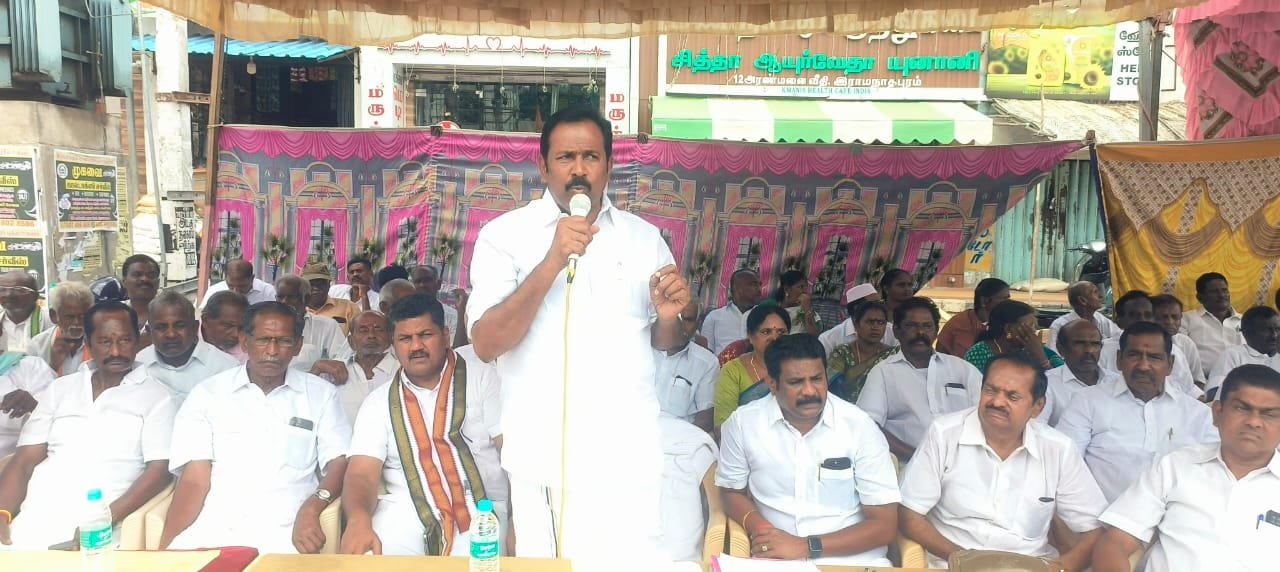 வாக்குத்திருட்டை கண்டித்து ராமநாதபுரம் காங்கிரஸ் சார்பில் விழிப்புணர்வு கையெழுத்து இயக்கம்