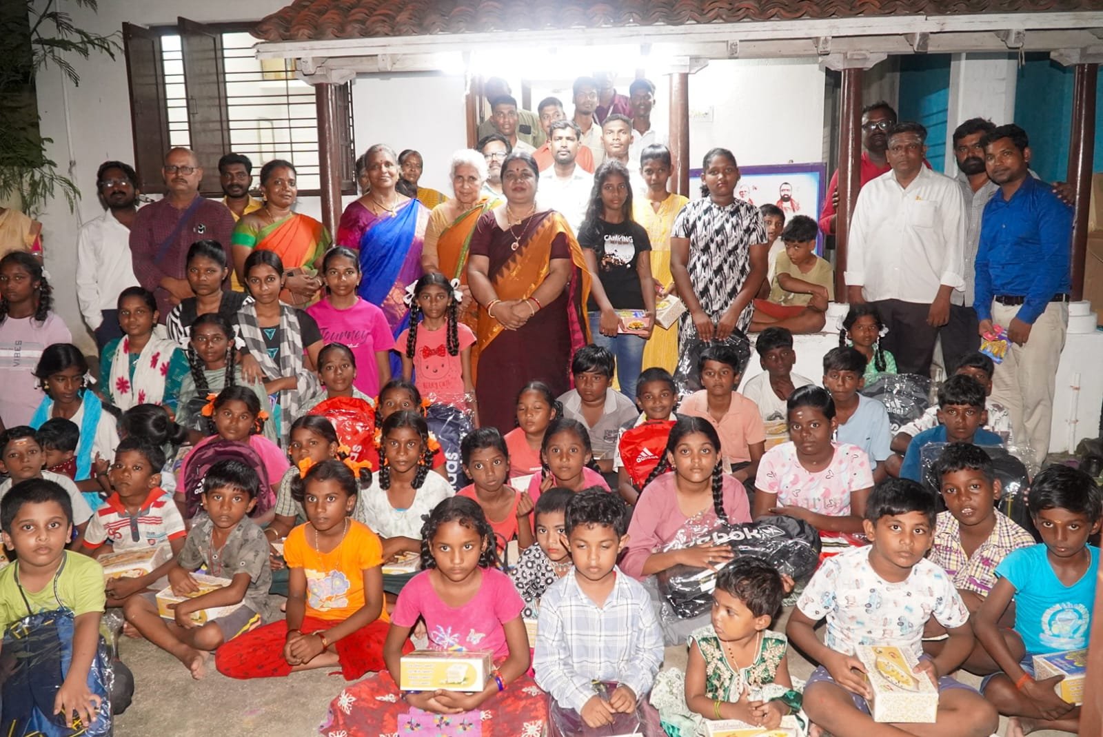 ஸ்ரீ சங்கர மடம் சார்பில் பிள்ளைப்பாக்கம் திண்ணைப் பள்ளிக்கூடத்தில் தீபாவளி சிறப்பு நிகழ்ச்சி