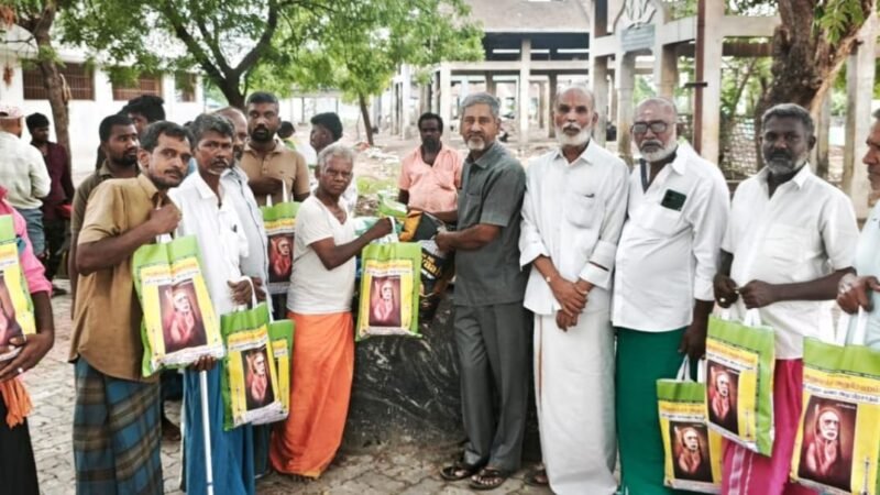 மதுரை தத்தனேரி மயான ஊழியர்களுக்கு தீபாவளி நலத்திட்ட உதவிகள்: மதுரை அட்சய பாத்திரம் ட்ரஸ்ட்க்கு குவியும் பாராட்டுகள்!