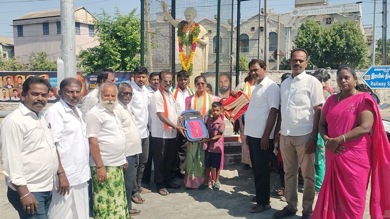 இந்திரா காந்தி நினைவு நாள்: தூத்துக்குடி மகிளா காங்கிரஸ் சார்பில் நலத்திட்ட உதவிகள்