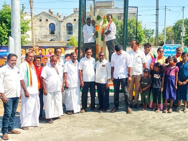 இந்திரா காந்தி நினைவு தினம்: தூத்துக்குடி மாநகர் மாவட்ட காங்கிரஸ் கமிட்டி சார்பில் மரியாதை