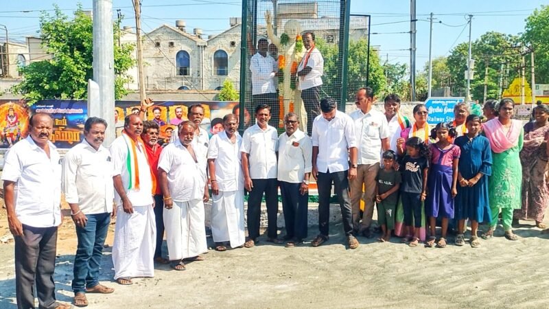 இந்திரா காந்தி நினைவு தினம்: தூத்துக்குடி மாநகர் மாவட்ட காங்கிரஸ் கமிட்டி சார்பில் மரியாதை