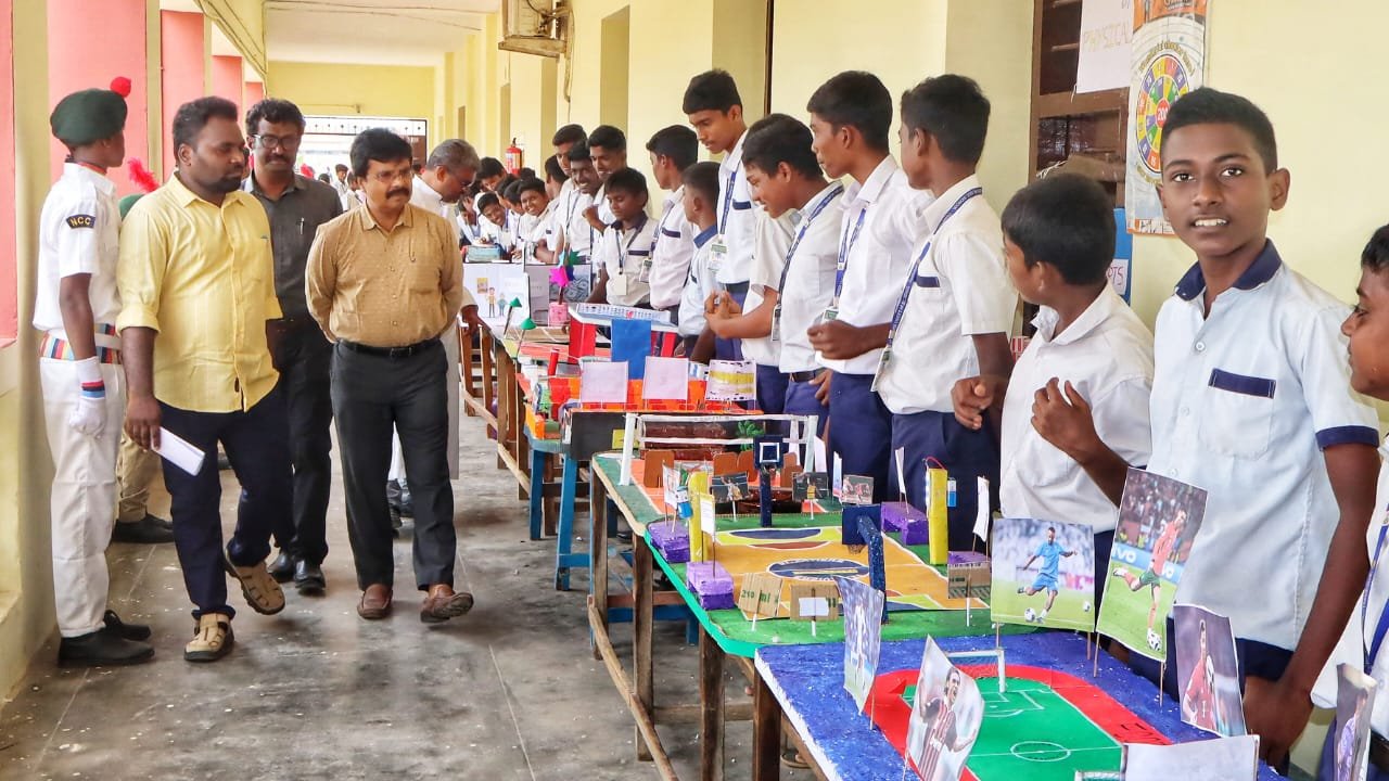 தூத்துக்குடி புனித பிரான்சிஸ் சவேரியார் மேல்நிலைப்பள்ளியில் அறிவியல் கண்காட்சி!