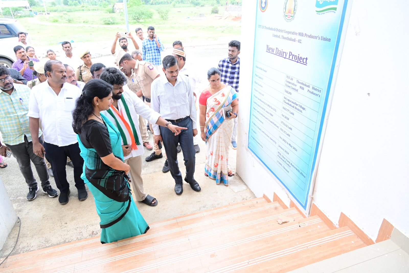 தூத்துக்குடி: பால் பொருட்கள் உற்பத்தி ஆலையில் மேம்பாட்டுப் பணிகள் : கனிமொழி கருணாநிதி நேரில் ஆய்வு