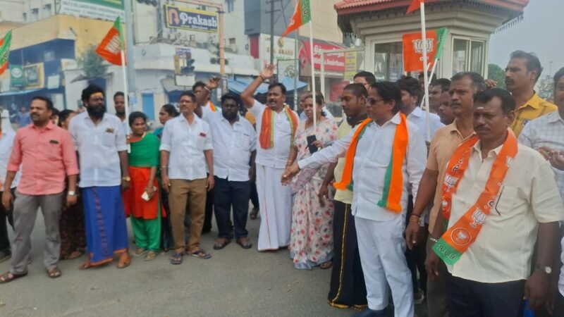 காஞ்சிபுரம் மாவட்ட பாஜக சார்பில் வெடி வெடித்து கொண்டாட்டம்