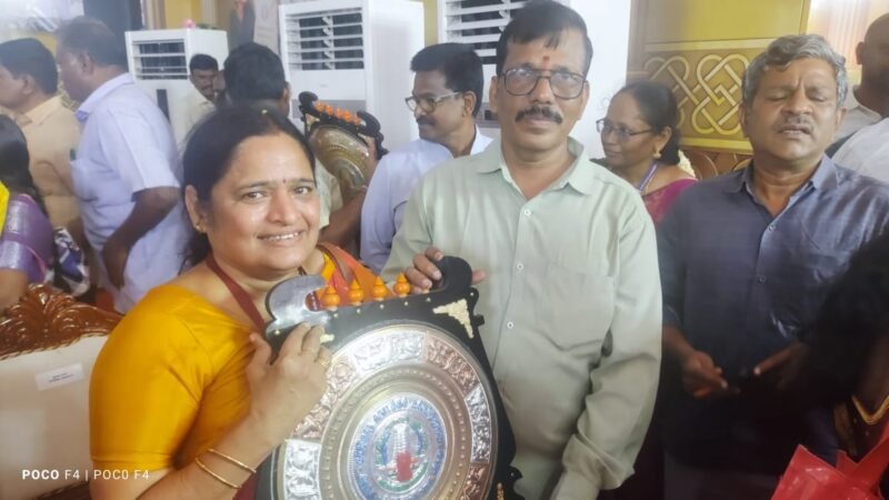 ராமநாதபுரம் பள்ளிக்கு 2024-25 சிறந்த பள்ளிகளுக்கான கேடயம்