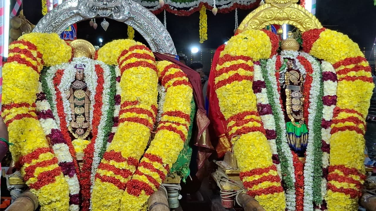 காஞ்சிபுரம் கச்சபேஸ்வரருக்கும், சுந்தராம்பிகை அம்மனுக்கும் சிறப்பு அபிஷேக ஆராதனைகள்