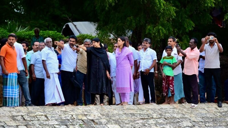 தூத்துக்குடியில் கனமழை! ஏரல் தரைப்பாலத்தில் கனிமொழி MP ஆய்வு