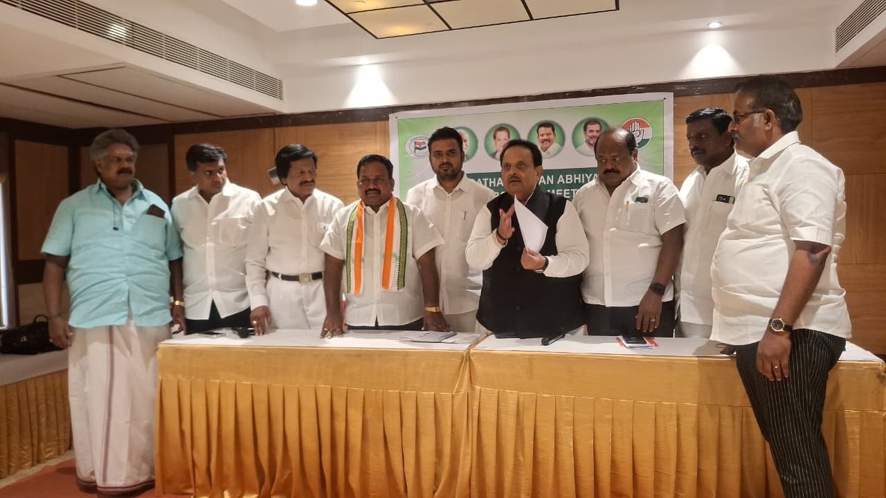 காங்கிரஸ் கட்சியில் காலியாக உள்ள மாவட்ட தலைவர்களை 15 நாட்களுக்குள் தேர்வு