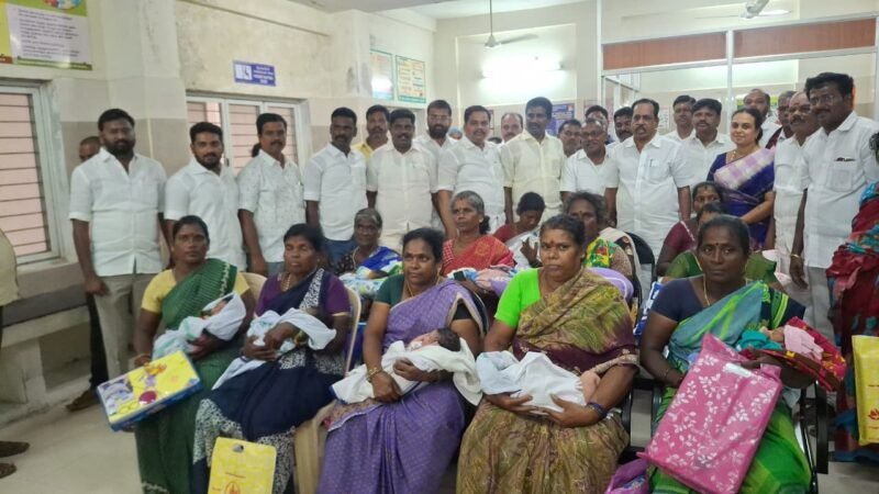 காஞ்சிபுரம் தெற்கு மாவட்ட இளைஞரணி சார்பில் உதயநிதி ஸ்டாலின் பிறந்தநாளை முன்னிட்டு பிறந்த 16 குழந்தைக்கு தங்க மோதிரம்