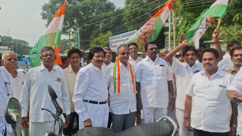 காஞ்சிபுரத்தில் அம்பேத்கர் நினைவு தினத்தை ஒட்டி மாவட்ட காங்கிரஸ் சார்பில் மரியாதை