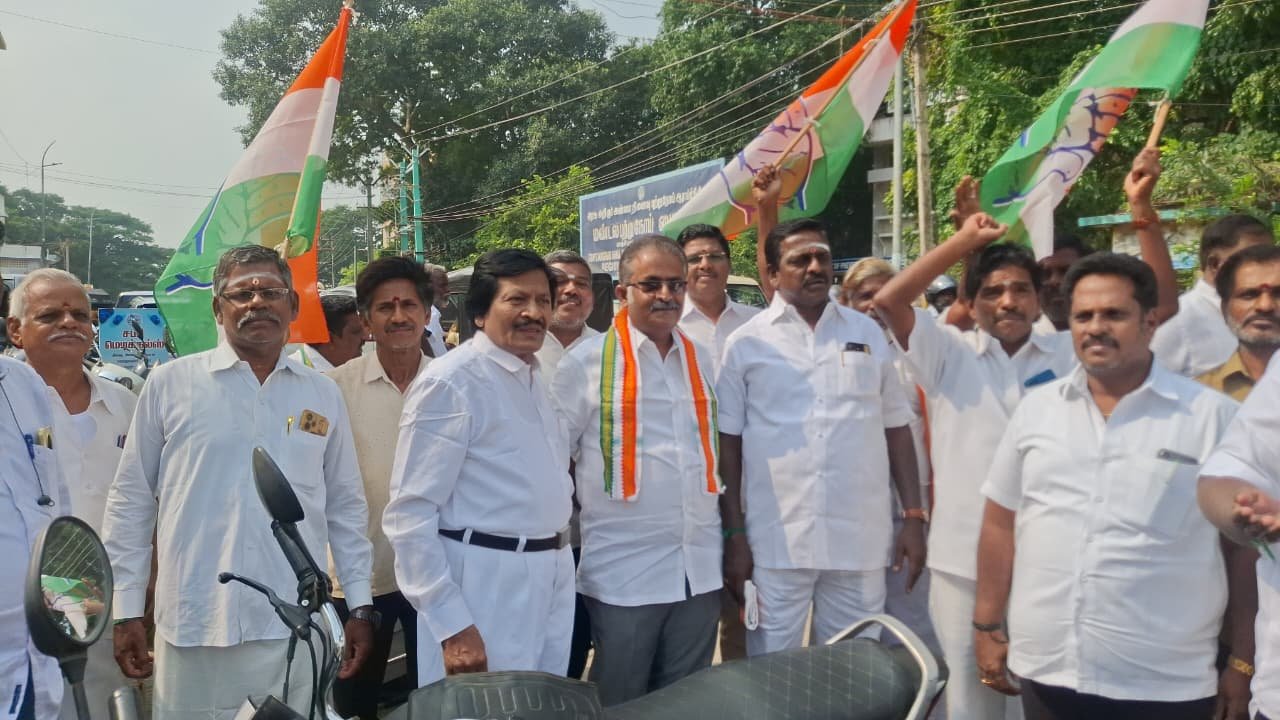 காஞ்சிபுரத்தில் அம்பேத்கர் நினைவு தினத்தை ஒட்டி மாவட்ட காங்கிரஸ் சார்பில் மரியாதை