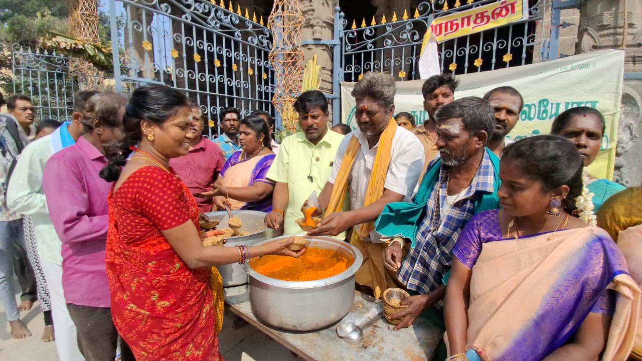 காஞ்சிபுரம் தமிழ்நாடு சாலையோர வியாபாரிகள் நல சங்கம் சார்பில் அன்னதானம்
