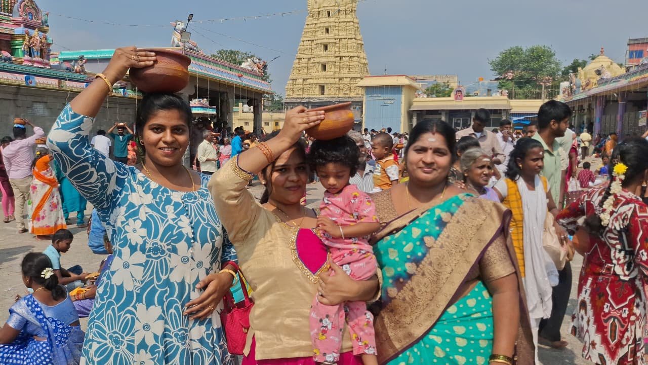 தலை சம்பந்தப்பட்ட அனைத்து நோய்களும் தீரும் வகையில் காஞ்சிபுரத்தில் மண்டை விளக்கு பூஜை