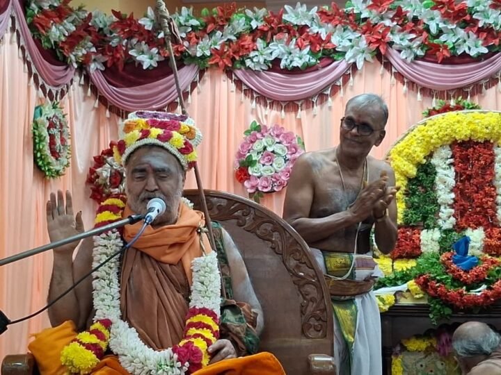 காஞ்சிபுரத்தில் ஸ்ரீ சீதாராம பஜனை மண்டலி சார்பில் 33 ஆம் ஆண்டு ஸ்ரீ ராதா கல்யாண உற்சவம் சங்கராச்சாரியார் சுவாமிகள் அருளாசி