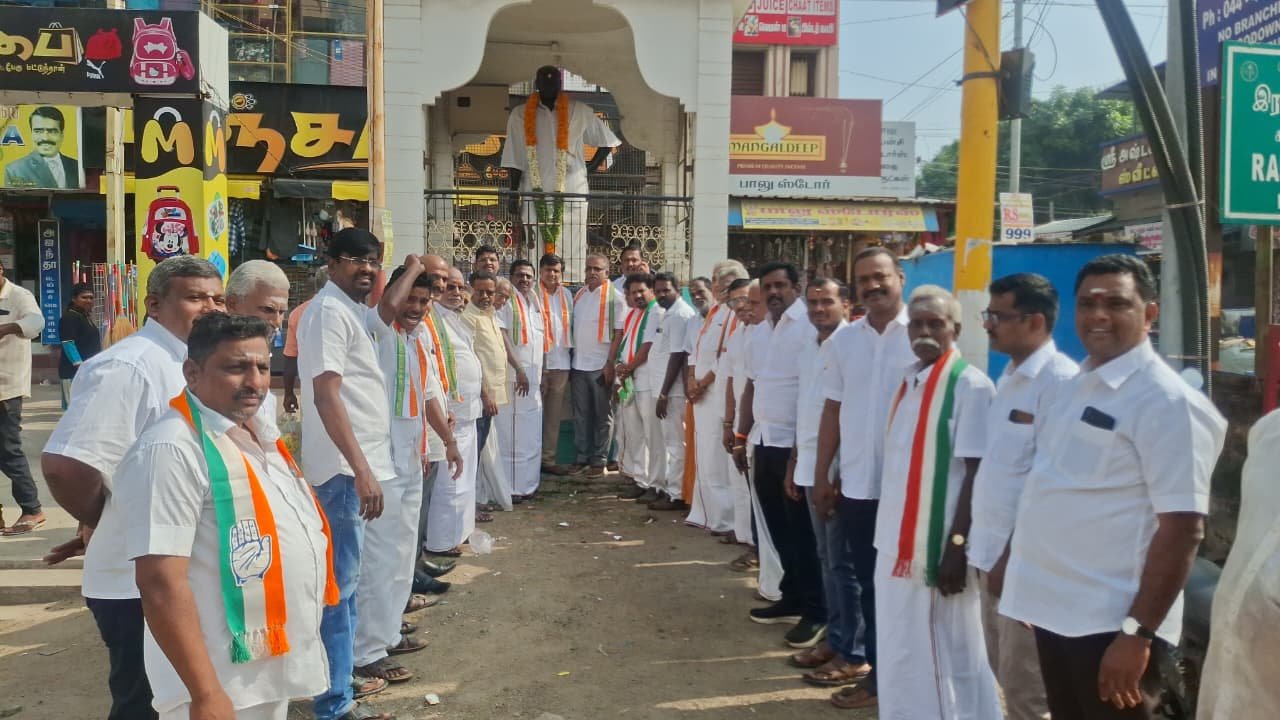 காஞ்சிபுரத்தில் காங்கிரஸ் சார்பில் சட்டமன்ற தேர்தலில் போட்டியிட மாநகராட்சி துணை மேயர் குமரகுருநாதன் மனு தாக்கல்