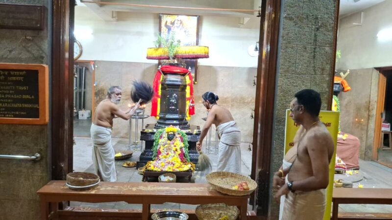 காஞ்சிபுரம் சங்கர மடத்தில் சுவாமிகளிடம் ஆசி : மகா பெரியவர் பிருந்தாவனத்தில் தரிசனம்