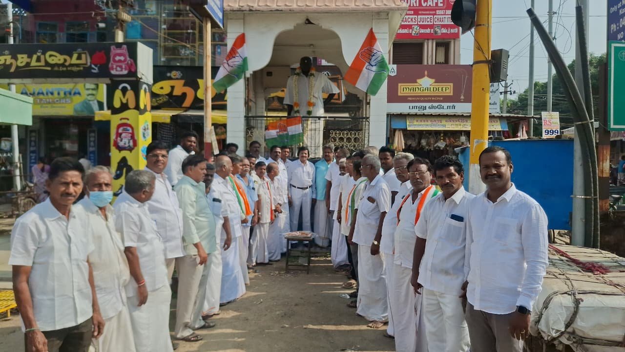 காஞ்சிபுரம் மாவட்ட காங்கிரஸ் சார்பில் பொதுமக்களுக்கு அன்னதானம்