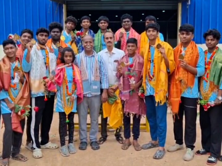தேசிய ரோலர் ஸ்கேட்டிங் ஹாக்கியில் தங்கம் வென்ற தஞ்சை வீரர்கள் – உற்சாக வரவேற்பு