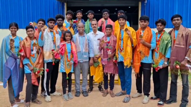 தேசிய அளவிலான ரோலர் ஸ்கேட்டிங் ஹாக்கி போட்டியில் தங்கப்பதக்கம் வென்று தஞ்சை திரும்பிய வீரர்கள்