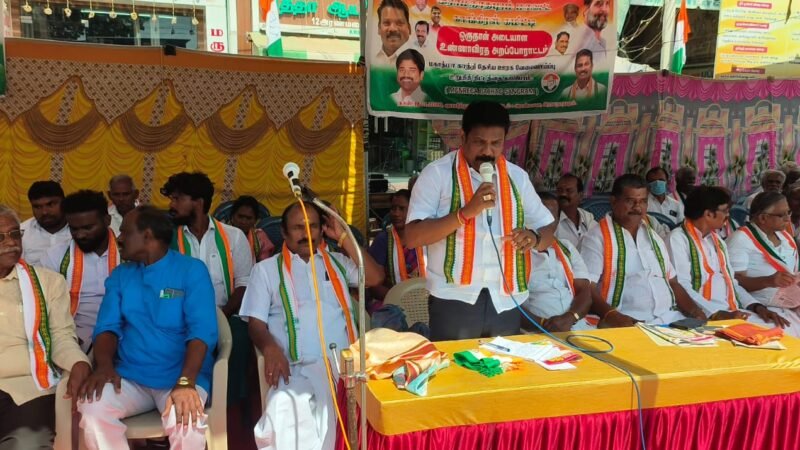 மத்திய பாஜக அரசுக்கு எதிராக ராமநாதபுரம் காங்கிரஸ் கட்சியினர் உண்ணாவிரதம்