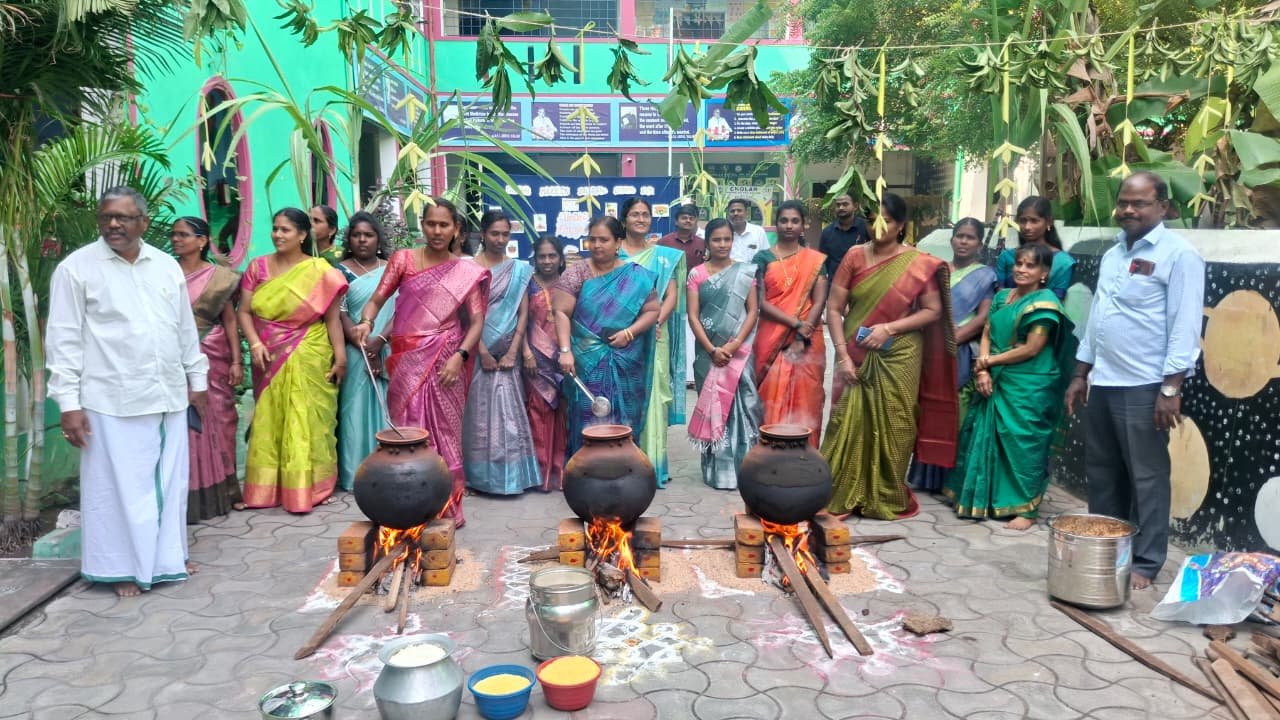 காஞ்சிபுரம் சோழன் மெட்ரிக் மேல்நிலைப் பள்ளியில் பொங்கல் விழா