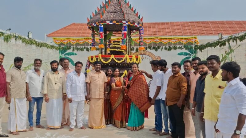 காஞ்சிபுரத்தில் பாரம்பரிய முறைப்படி பொங்கல் கொண்டாடிய விவசாய குடும்பத்தைச் சேர்ந்த தம்பதி!