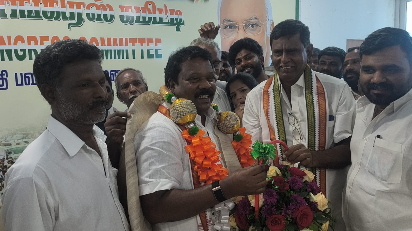 காஞ்சிபுரம் மாவட்ட காங்கிரஸ் தலைவர், மாநில தலைவருடன் மரியாதை நிமித்த சந்திப்பு