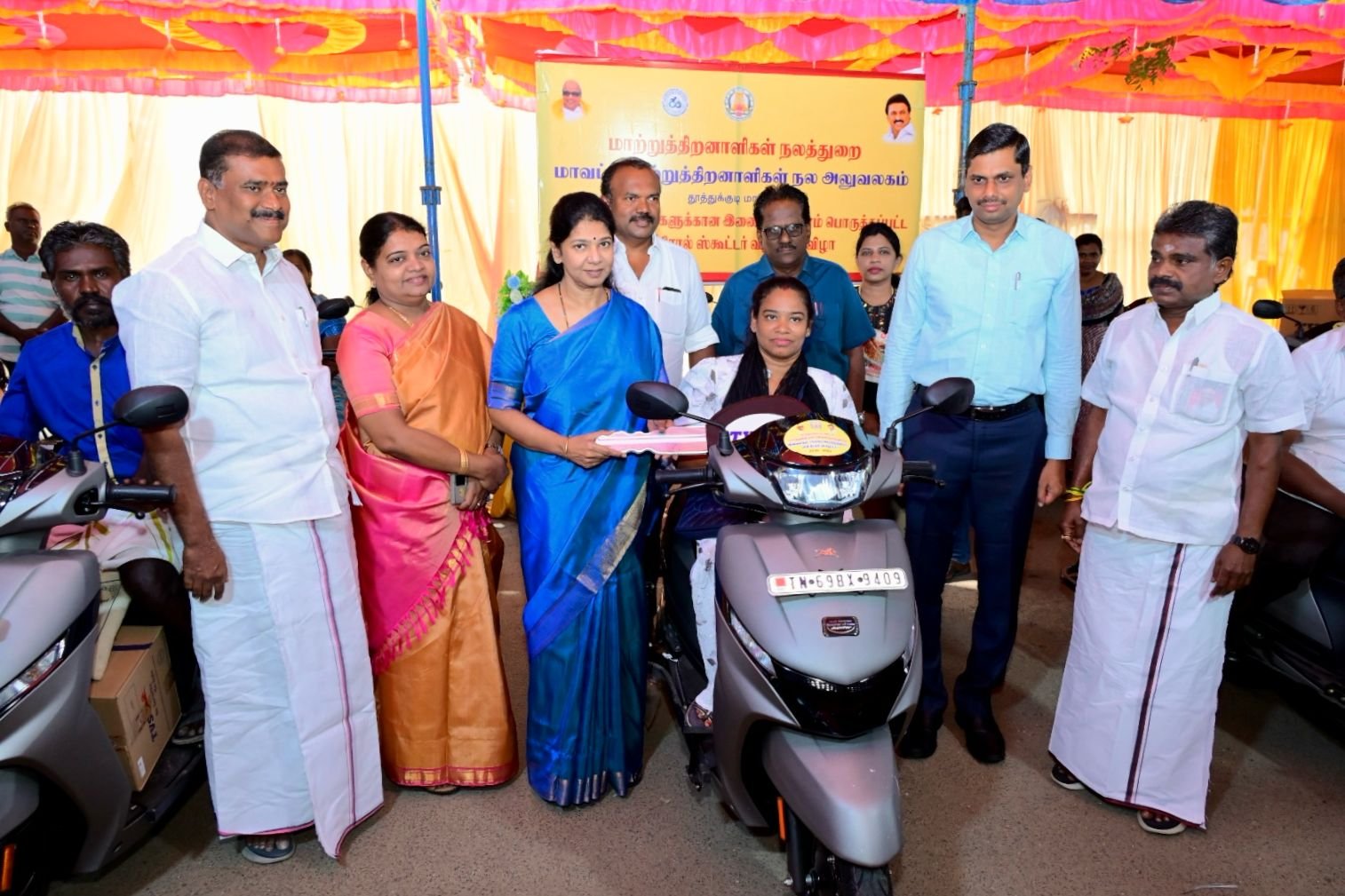 தூத்துக்குடி – வாஞ்சி மணியாச்சி புதிய சாலை பணகளை துவக்கி வைத்த கனிமொழி கருணாநிதி MP