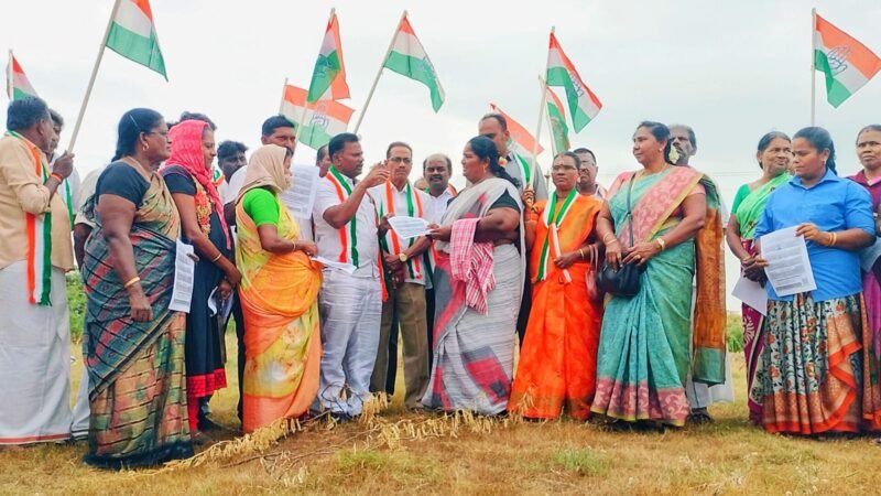 தூத்துக்குடி: காங்கிரஸ் கட்சியினர் ‘நோட்டீஸ்’ கொடுத்து ‘விழிப்புணர்வு’