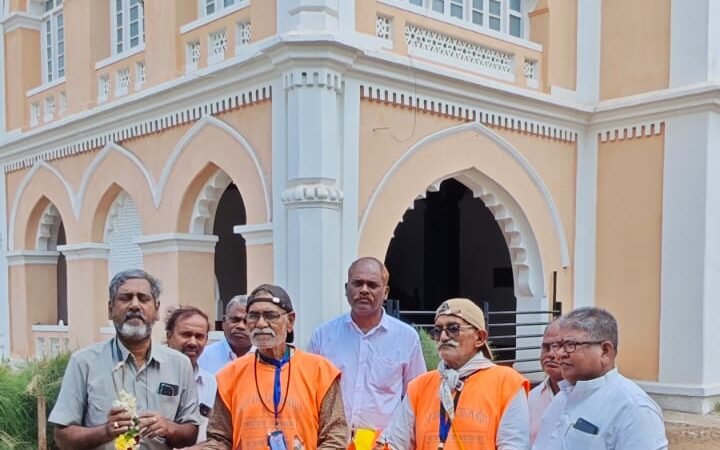 காஷ்மீர் முதல் கன்னியாகுமரி வரை பயணம் செய்த துபே சகோதரர்களுக்கு மதுரை காந்தி அருங்காட்சியகத்தில் வரவேற்பு