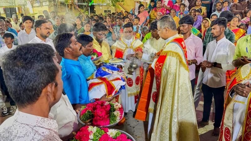 தூத்துக்குடி லூர்தம்மாள்புரம் புனித லூர்து அன்னை ஆலய திருவிழா: கொடியேற்றத்துடன் கோலாகல தொடக்கம்