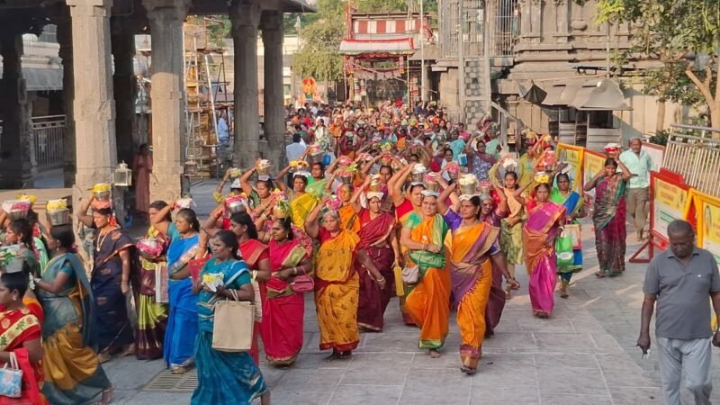 ஸ்ரீ காஞ்சி காமாட்சி அம்மன் ஆலயத்தில் பால்குடம் அபிஷேக விழா