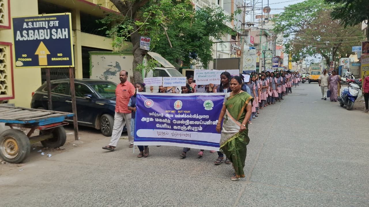 வாக்களிப்பதின் அவசியம் குறித்து காஞ்சிபுரத்தில் அரசு பள்ளி மாணவிகளின் விழிப்புணர்வு பேரணி