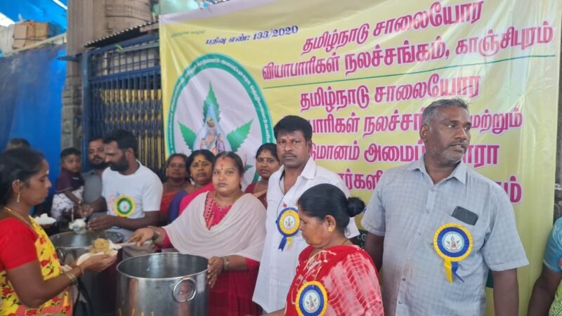 காஞ்சிபுரம்ஏகாம்பரநாதர் ஆலயத்தில் சந்திரசேகரர் வெள்ளியிடப வாகனத்தில் எழுந்தருளி பக்தர்களுக்குகாட்சி