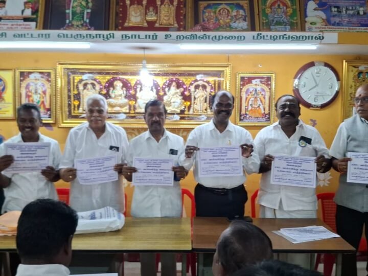 காஞ்சிபுரம் வியாபாரிகள் சங்கம் சார்பில் 100% வாக்களிக்க வேண்டி தீர்மானம்